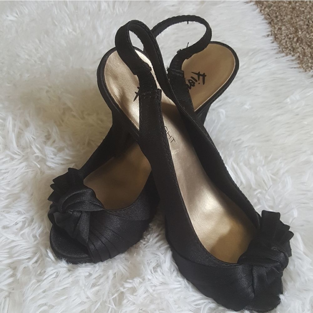 Fioni Heels‎ Black Peep Toe Womens Size 6